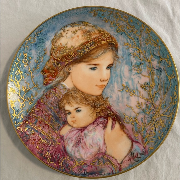 Edna Hibel decorative plates - Picture 10 of 13